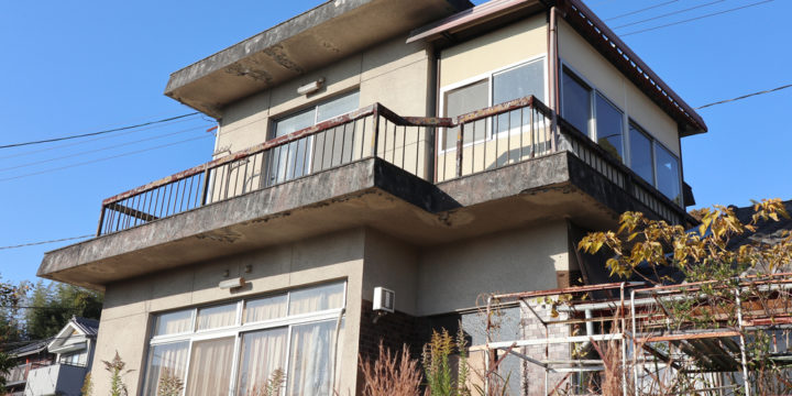 老朽化している空き家